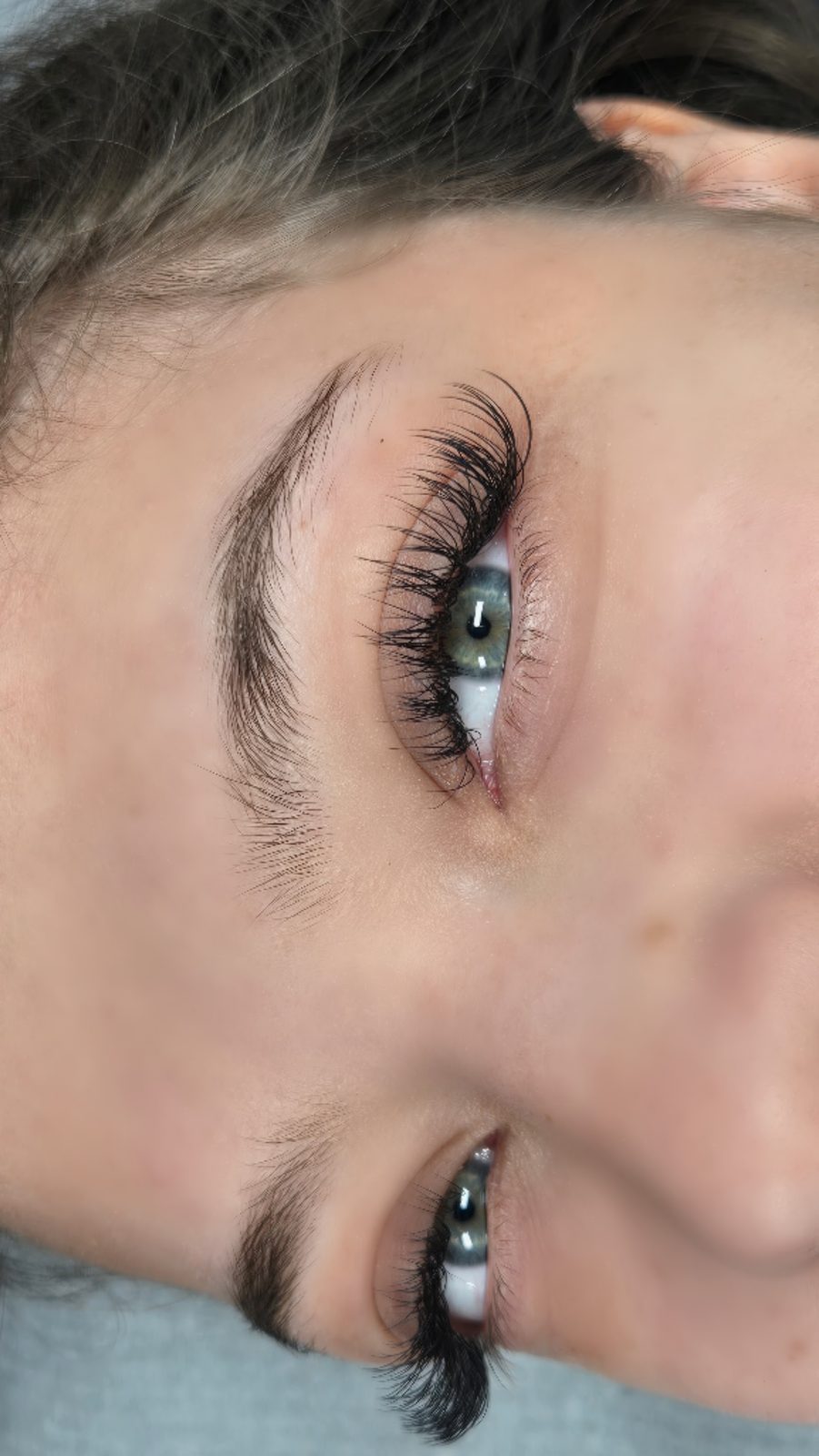Meja Uv Lashes, Qerpikë dhe vetulla, Tetovë